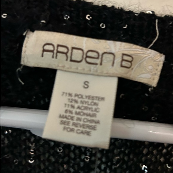 NWT Arden B Lightweight Long Sleeve Sequined Black Sweater. Size Small - Picture 2 of 4
